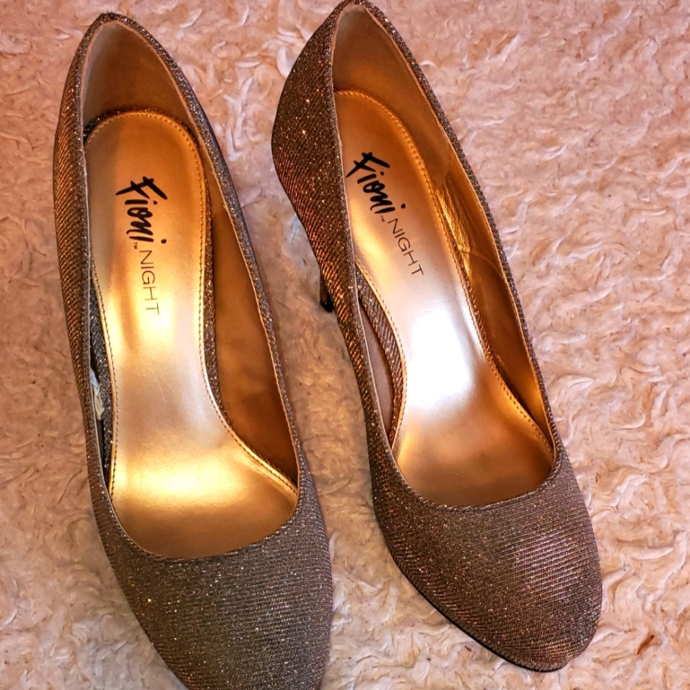 Fioni night, gold sparkle heels
